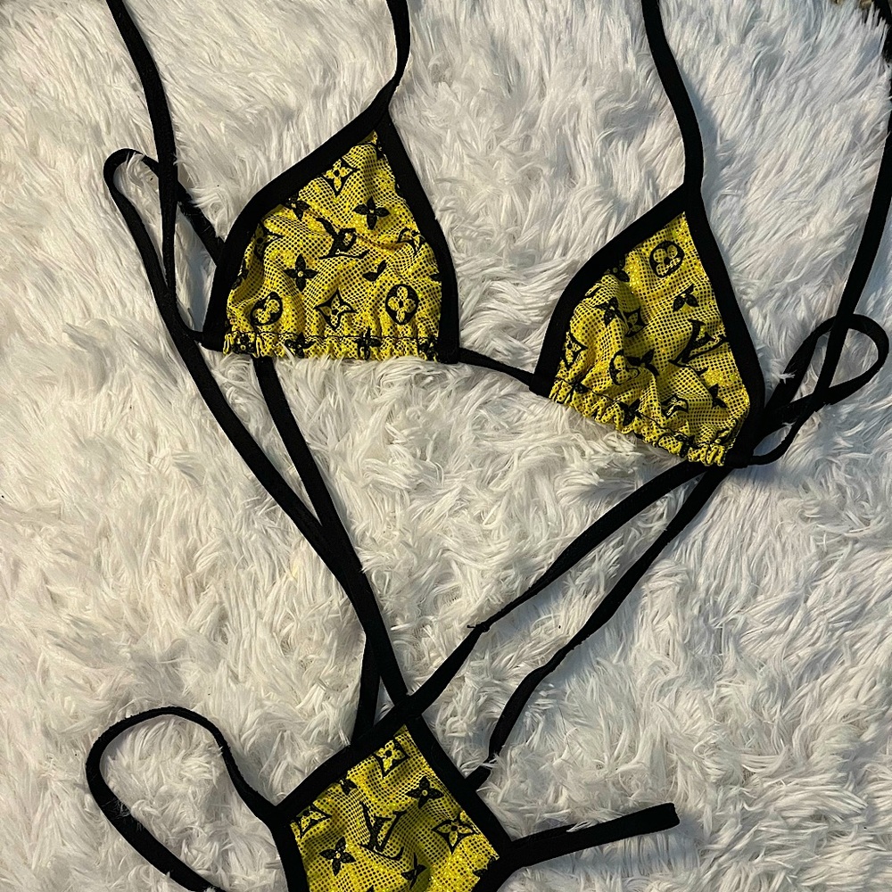 Exotic dancewear sling shot set
